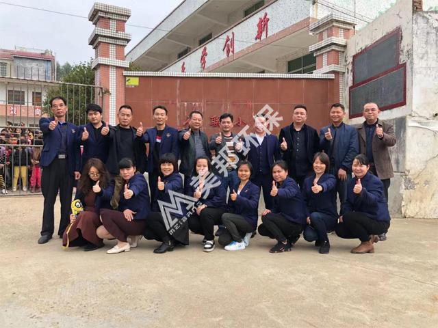 心系家鄉(xiāng)教育 情暖青塘師生