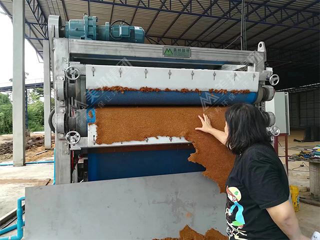 泰國客戶使用帶式壓榨機(jī)處理椰糠取得顯著成效