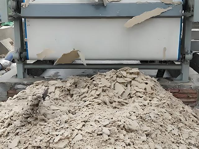 帶式壓榨脫水機(jī)在土豆渣處理中的脫水處理中的應(yīng)用