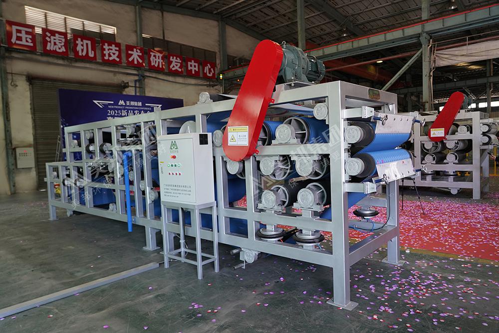 高壓對(duì)輥壓榨脫水機(jī)：物料脫水的高效解決方案
