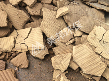 打樁盾構(gòu)泥餅干堆