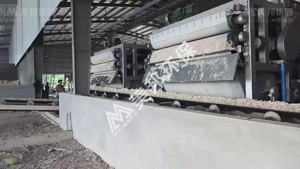 美邦帶式壓榨機(jī)處理木薯渣脫水 美邦帶式壓榨機(jī)處理木薯渣脫水