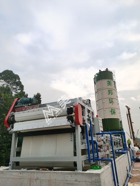 美邦帶式壓濾機(jī)處理打樁泥漿