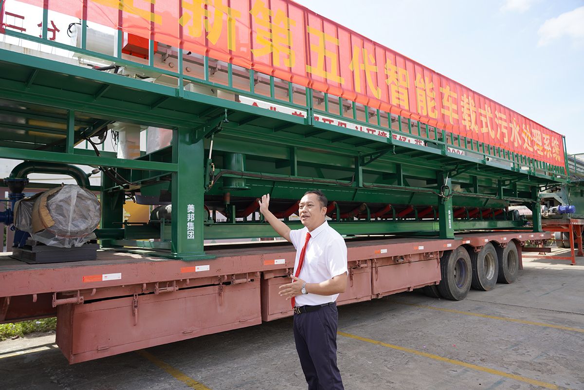 美邦集團技術(shù)總經(jīng)理鄧志偉介紹產(chǎn)品 美邦集團技術(shù)總經(jīng)理鄧志偉介紹產(chǎn)品