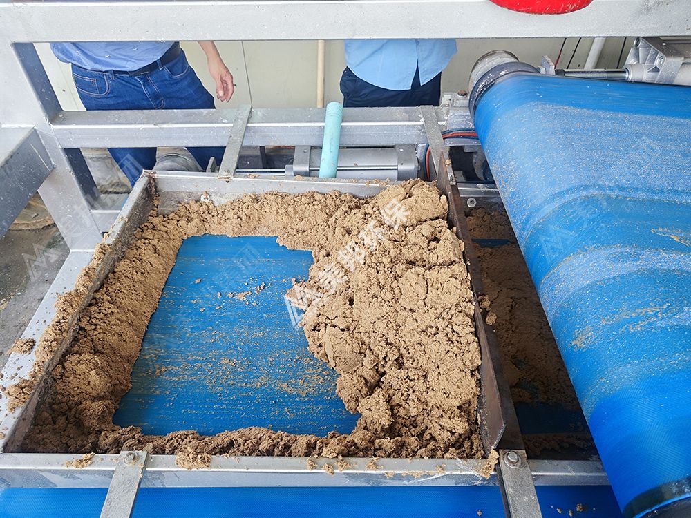 啤酒渣用美邦帶式壓榨機脫水處理 啤酒渣用美邦帶式壓榨機脫水處理