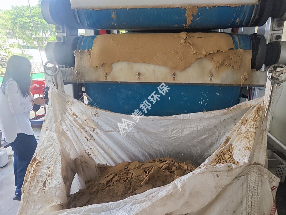 啤酒渣用美邦帶式壓榨機脫水處理 啤酒渣用美邦帶式壓榨機脫水處理