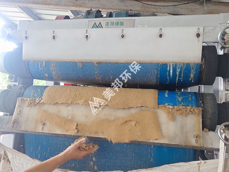 美邦帶式壓榨機處理啤酒糟脫水